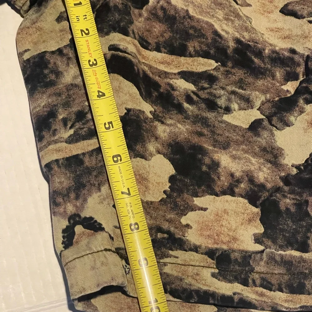 Marc Ecko‎ shorts dirt bike print mens size 38 tan black pre-owned condition